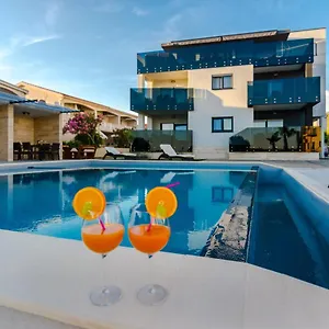 resort-mirakul.hotelinzadar.com/
