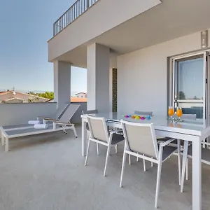 apartmani-katelina.hotelinzadar.com/