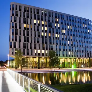 4* Отель Courtyard By Marriott Prater/messe
