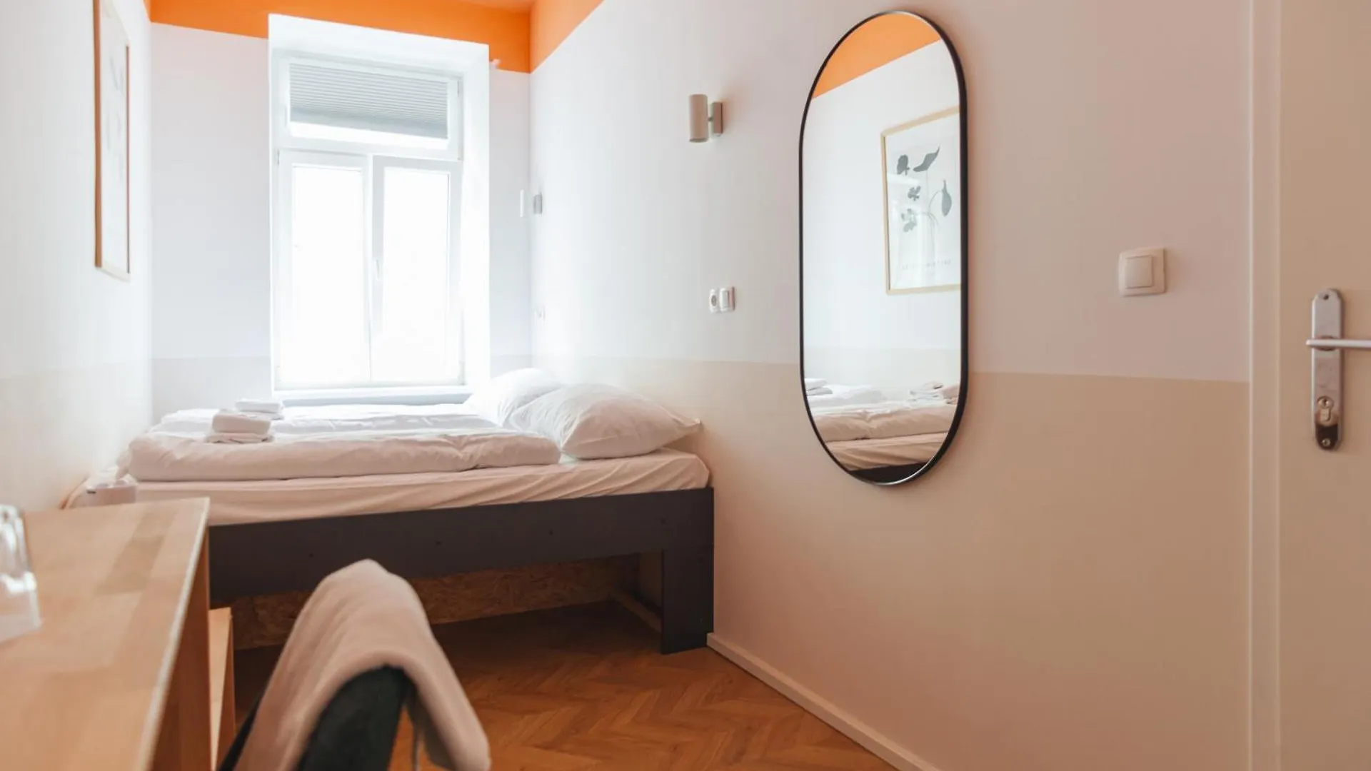 Malfatti Room Oasis With Coworking Space Vienna Austria