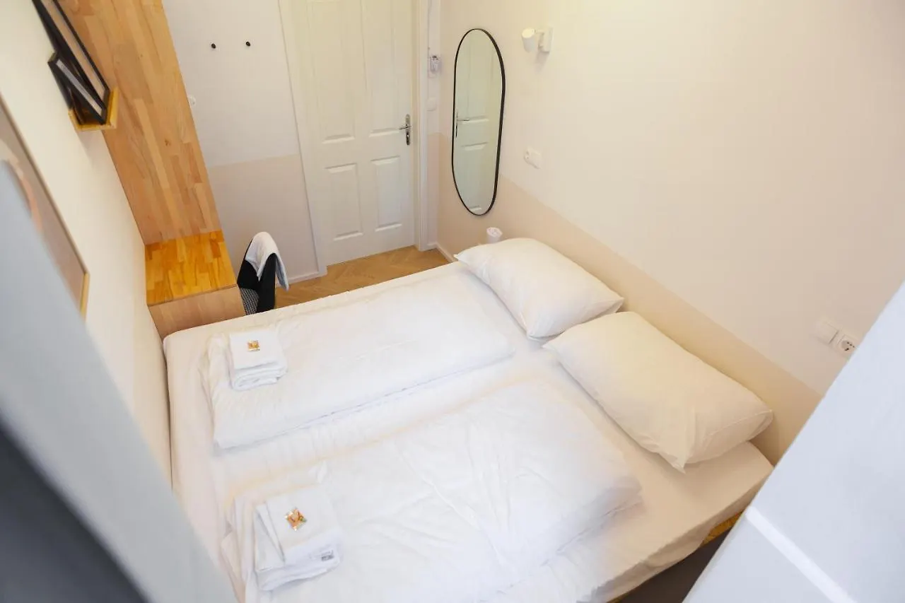 Malfatti Room Oasis With Coworking Space Vienna