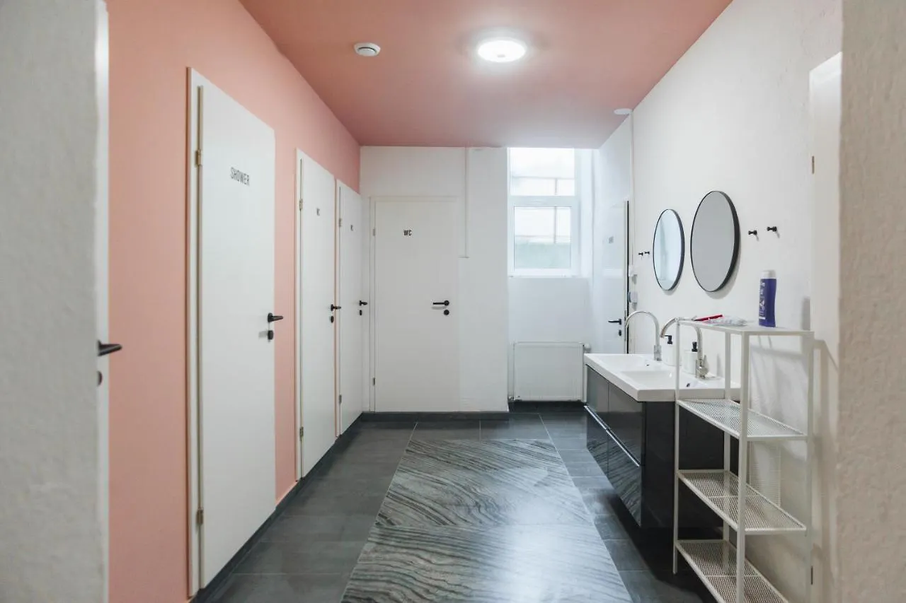 Malfatti Room Oasis With Coworking Space Vienna