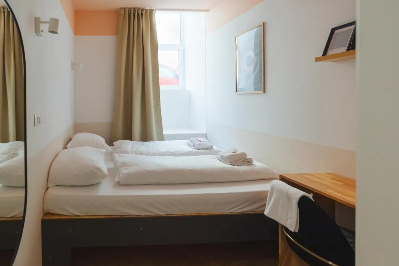 Malfatti Room Oasis With Coworking Space Vienna 0*,