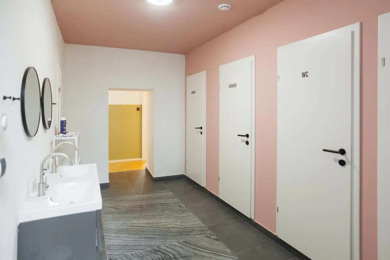 Malfatti Room Oasis With Coworking Space Vienna 0*,