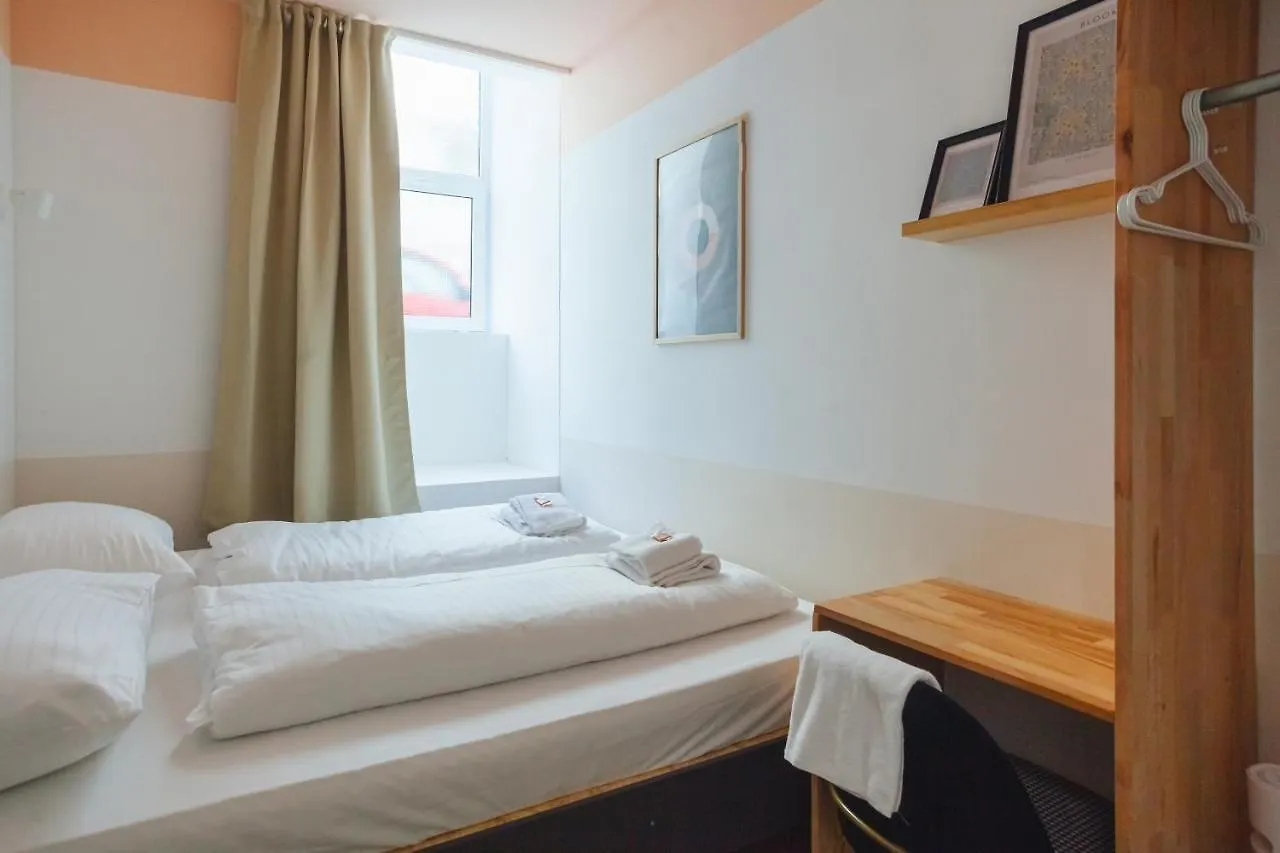 Malfatti Room Oasis With Coworking Space Vienna Apartment