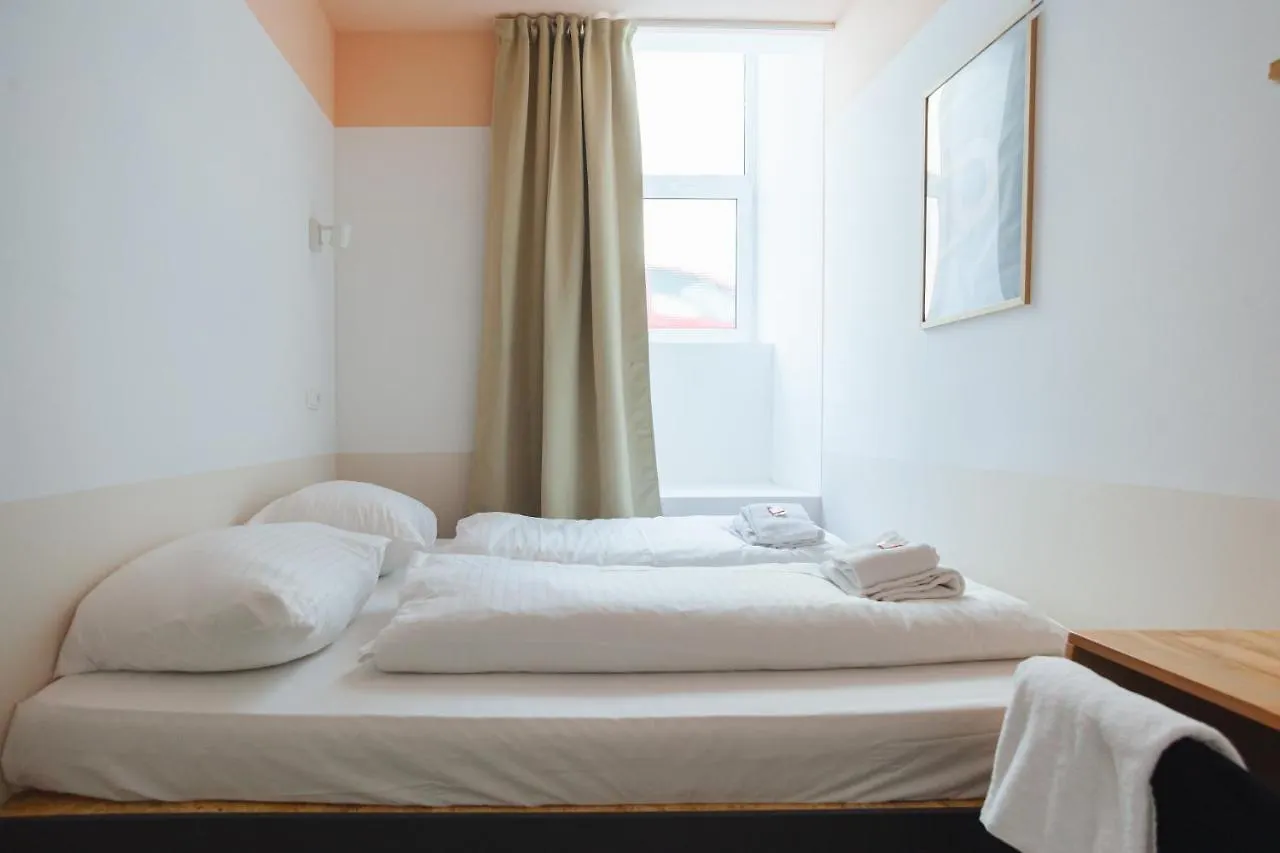 Malfatti Room Oasis With Coworking Space Vienna Austria