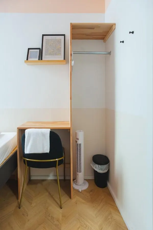 Malfatti Room Oasis With Coworking Space Vienna Austria