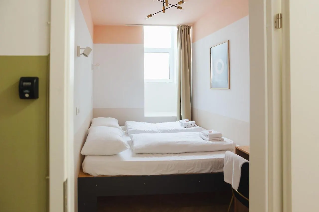 Malfatti Room Oasis With Coworking Space Vienna 0*,