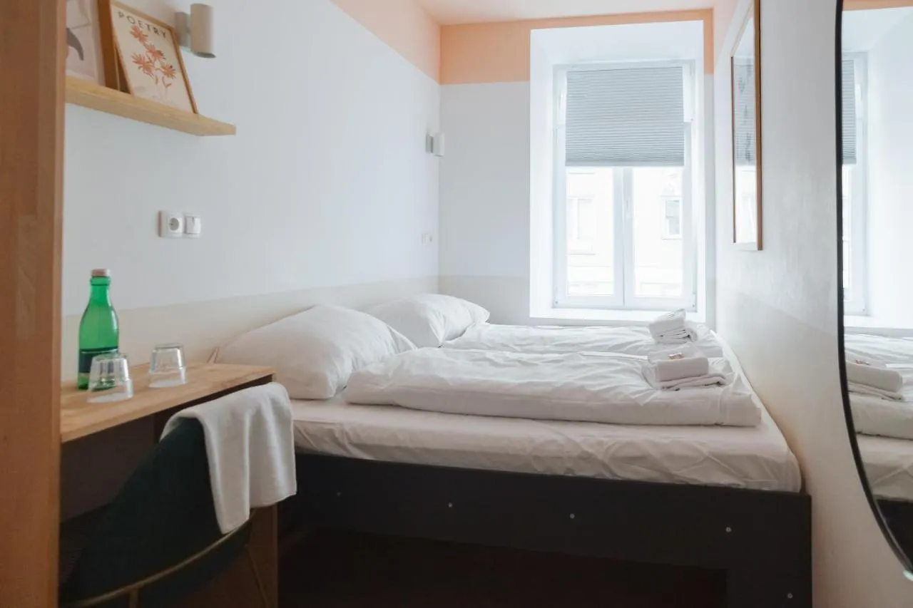 Malfatti Room Oasis With Coworking Space Vienna