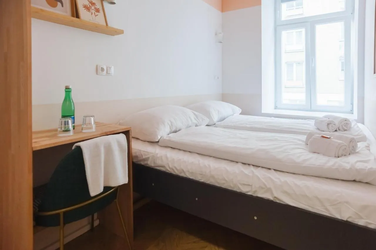Malfatti Room Oasis With Coworking Space Vienna Apartment