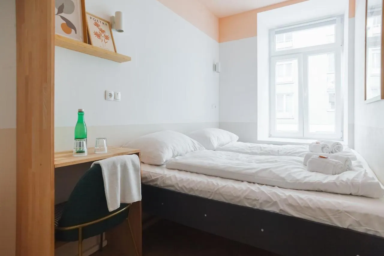 Malfatti Room Oasis With Coworking Space Vienna