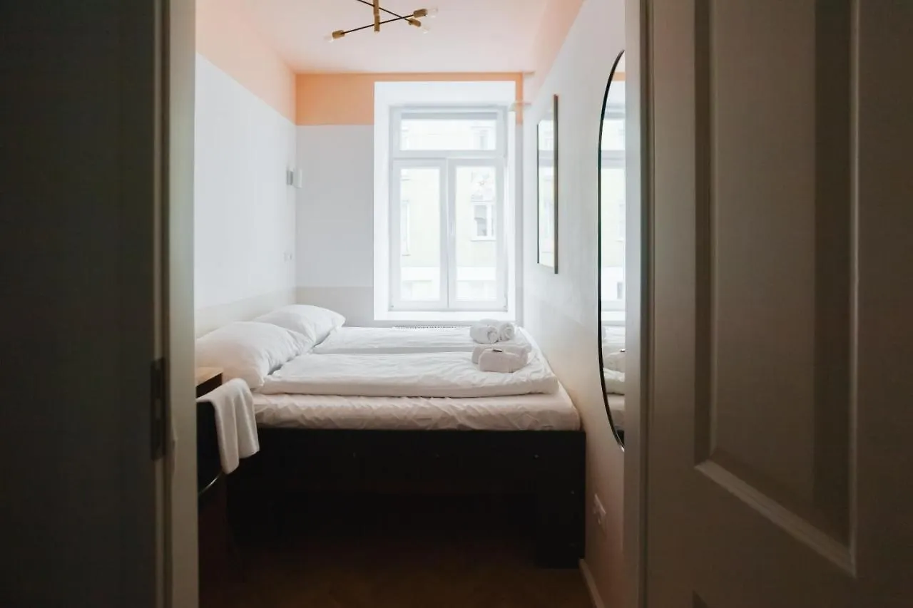 Malfatti Room Oasis With Coworking Space Vienna Apartment