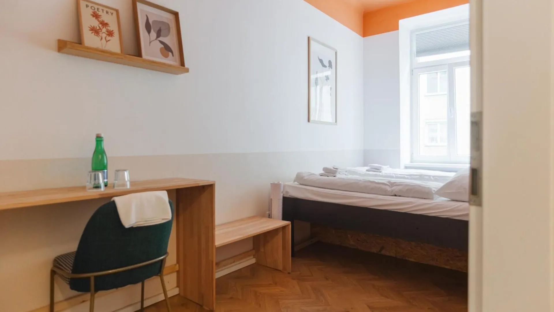 Malfatti Room Oasis With Coworking Space Vienna Austria